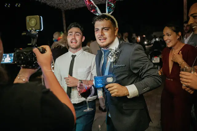 Reportaje boda Bodega Finca Calderon Requena fiesta