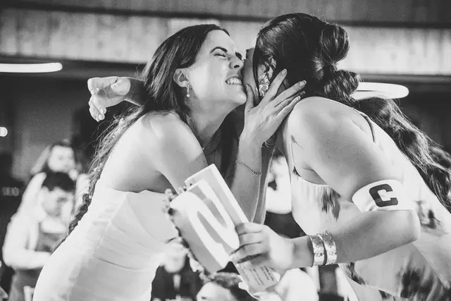 Reportaje boda Bodega Finca Calderon Requena BW banquete portada