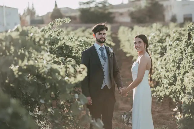 Reportaje boda Bodega Finca Calderon Requena sesion pareja