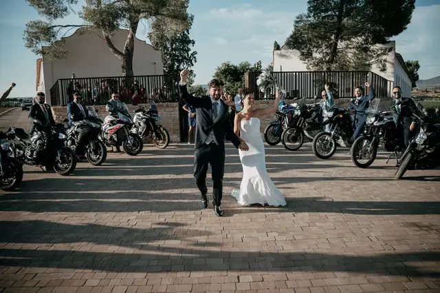 Reportaje boda Bodega Finca Calderon Requena Salida / Entrada