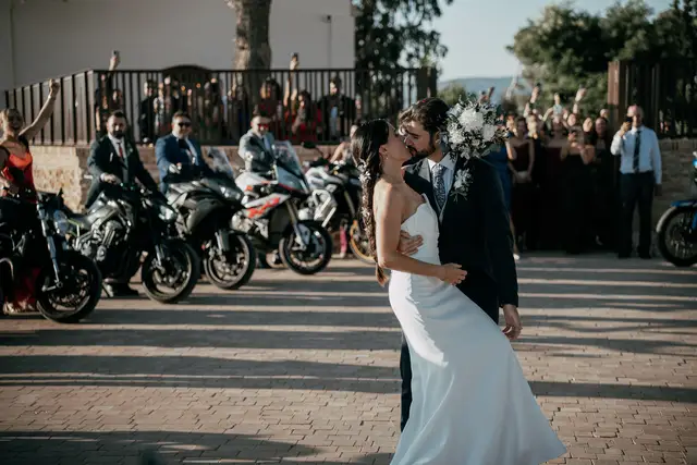 Reportaje boda Bodega Finca Calderon Requena Salida / Entrada portada