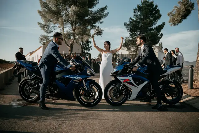 Reportaje boda Bodega Finca Calderon Requena Salida / Entrada portada