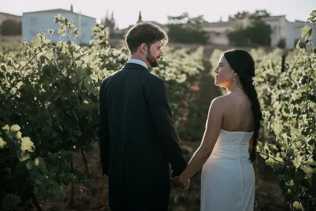 Reportaje boda Bodega Finca Calderon Requena portada sesion pareja