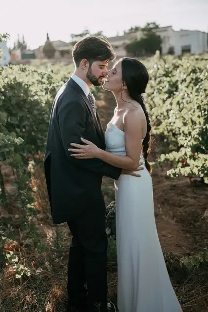 Reportaje boda Bodega Finca Calderon Requena sesion pareja