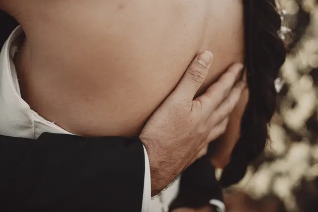 Reportaje boda Bodega Finca Calderon Requena portada sesion pareja