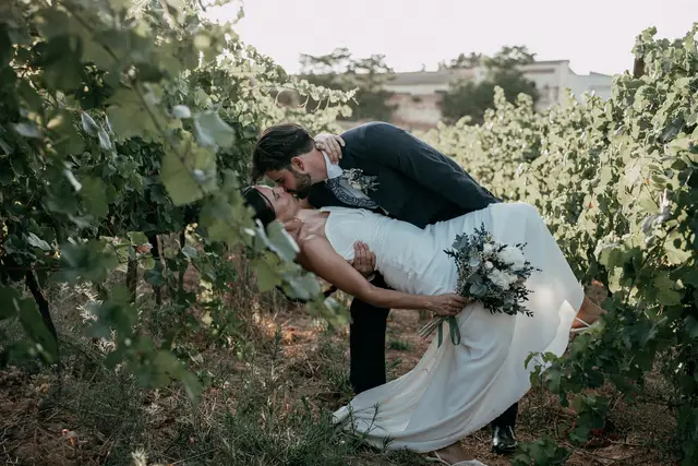 Reportaje boda Bodega Finca Calderon Requena portada sesion pareja