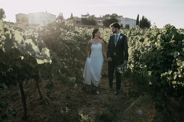 Reportaje boda Bodega Finca Calderon Requena portada sesion pareja