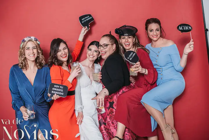 Reportaje de boda jardines la Cartuja Monica Hector Mayo 2023 photocall