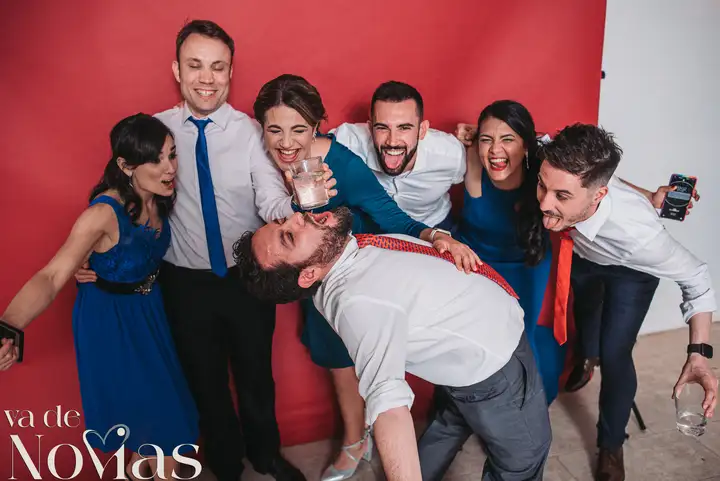 Reportaje de boda jardines la Cartuja Monica Hector Mayo 2023 photocall