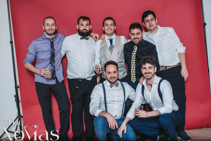 Reportaje de boda jardines la Cartuja Monica Hector Mayo 2023 photocall