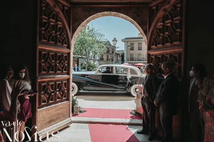 Reportaje de boda jardines la Cartuja Monica Hector Mayo 2023 Salida / Entrada