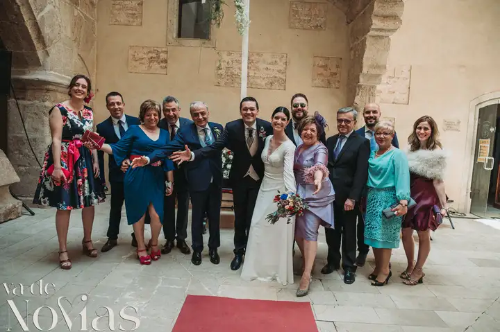 Reportaje de boda jardines la Cartuja Monica Hector Mayo 2023 ceremonia grupales