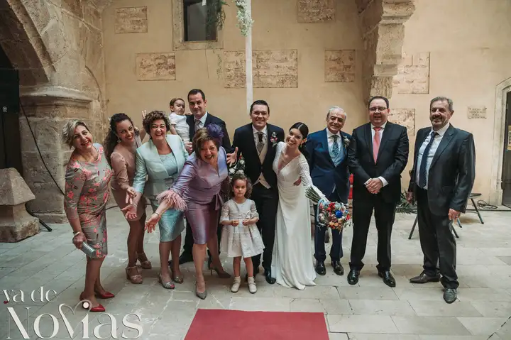 Reportaje de boda jardines la Cartuja Monica Hector Mayo 2023 ceremonia grupales