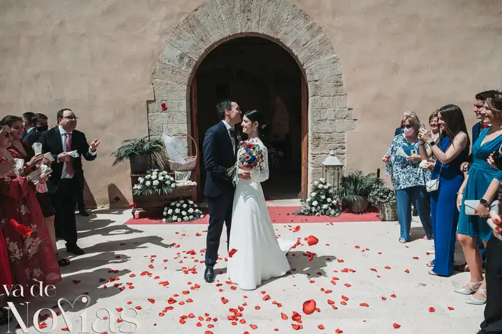 Reportaje de boda jardines la Cartuja Monica Hector Mayo 2023 Salida / Entrada