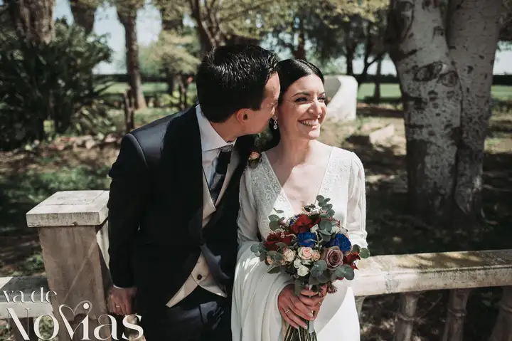Reportaje de boda jardines la Cartuja Monica Hector Mayo 2023 sesion pareja
