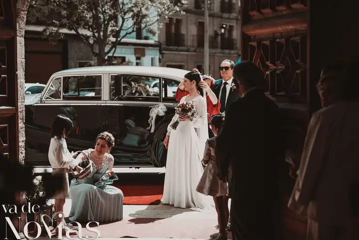 Reportaje de boda jardines la Cartuja Monica Hector Mayo 2023 Salida / Entrada portada
