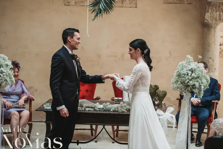 Reportaje de boda jardines la Cartuja Monica Hector Mayo 2023 ceremonia