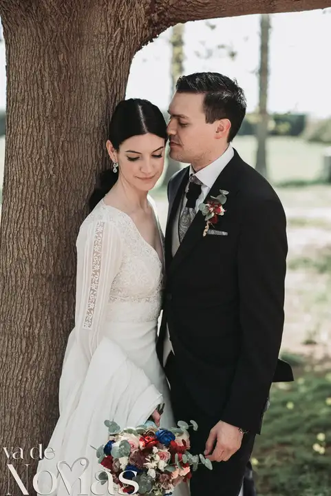 Reportaje de boda jardines la Cartuja Monica Hector Mayo 2023 sesion pareja