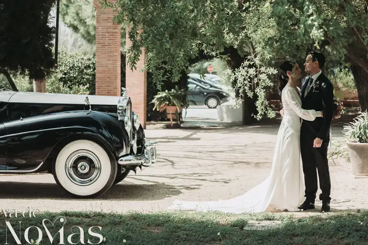 Reportaje de boda jardines la Cartuja Monica Hector Mayo 2023 sesion pareja