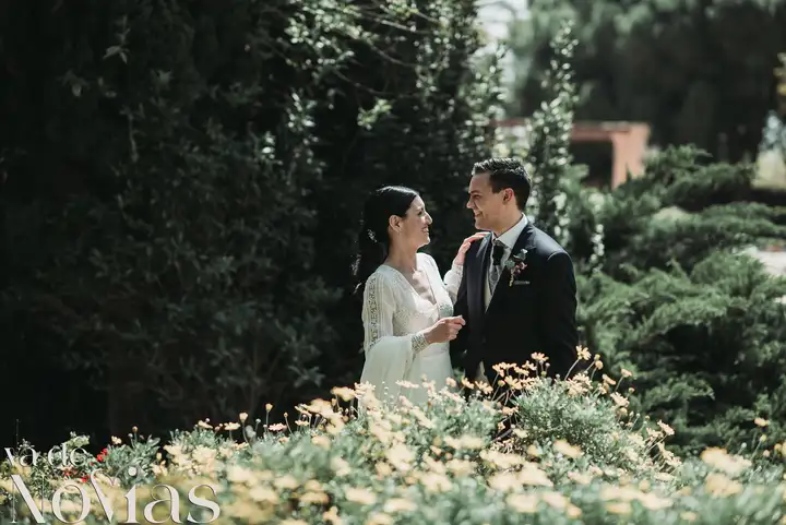 Reportaje de boda jardines la Cartuja Monica Hector Mayo 2023 sesion pareja