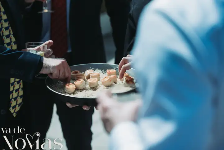 Reportaje de boda jardines la Cartuja Monica Hector Mayo 2023 coctel detalles