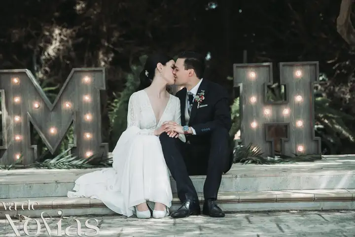 Reportaje de boda jardines la Cartuja Monica Hector Mayo 2023 sesion pareja