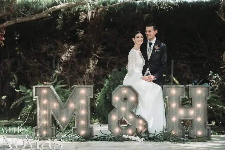 Reportaje de boda jardines la Cartuja Monica Hector Mayo 2023 sesion pareja