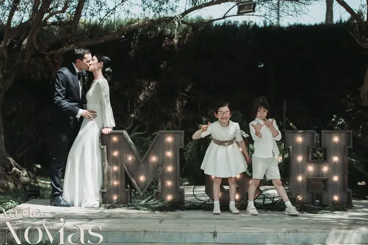 Reportaje de boda jardines la Cartuja Monica Hector Mayo 2023 sesion pareja