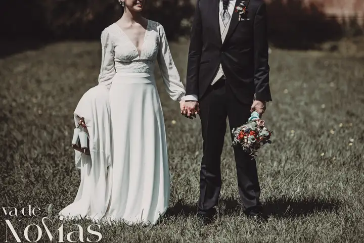 Reportaje de boda jardines la Cartuja Monica Hector Mayo 2023 portada sesion pareja