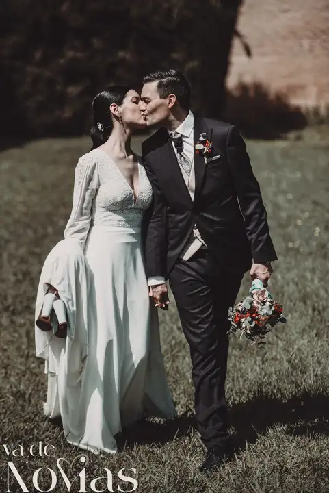 Reportaje de boda jardines la Cartuja Monica Hector Mayo 2023 portada sesion pareja