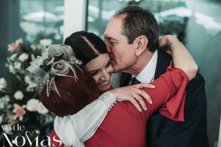 Reportaje de boda jardines la Cartuja Monica Hector Mayo 2023 banquete emotivas portada