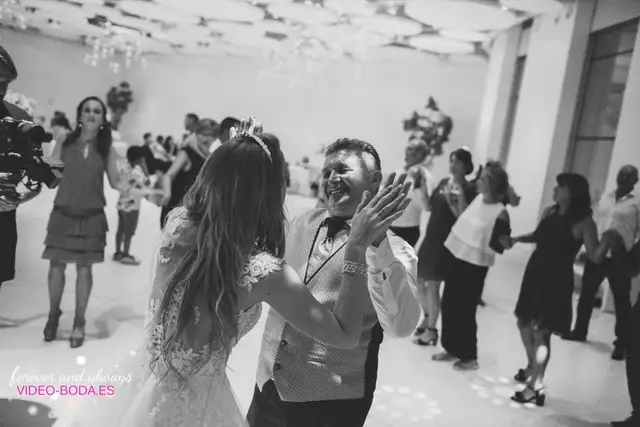 Fiesta de la boda internacional de Bela y Motaz