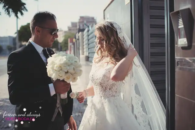 Bela y Motaz antes de salir hacia su boda