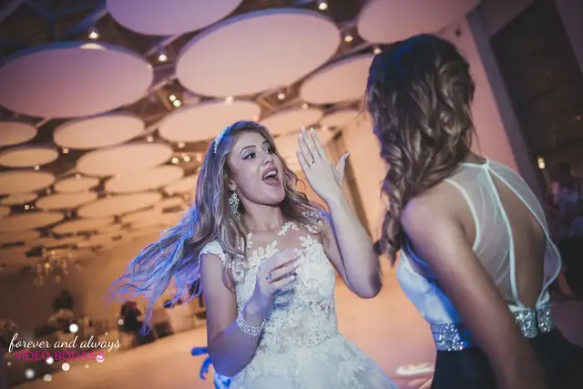 Fiesta de la boda internacional de Bela y Motaz