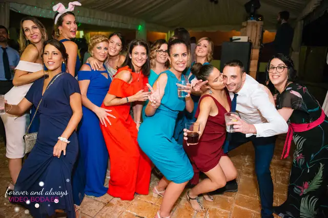 Fiesta y photocall de la boda de Nuria y Luis