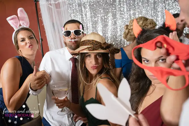 Fiesta y photocall de la boda de Nuria y Luis