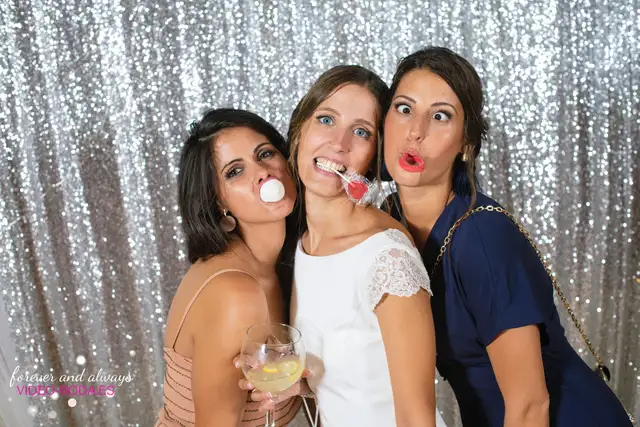 Fiesta y photocall de la boda de Nuria y Luis