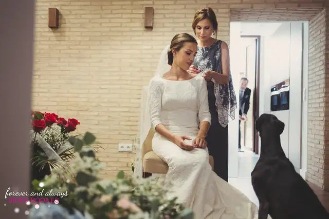 Nuria durante los preparativos de su boda