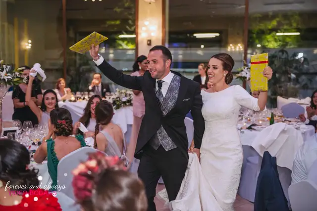 Fiesta de la boda de Nuria y Raúl en Jardín de Azahares