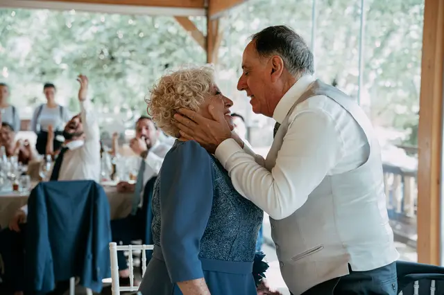 reportaje boda molino galan pepa joel banquete emotivas