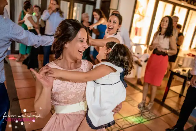 Fiesta de Susana y Jose en las barracas del Huerto de Santa María