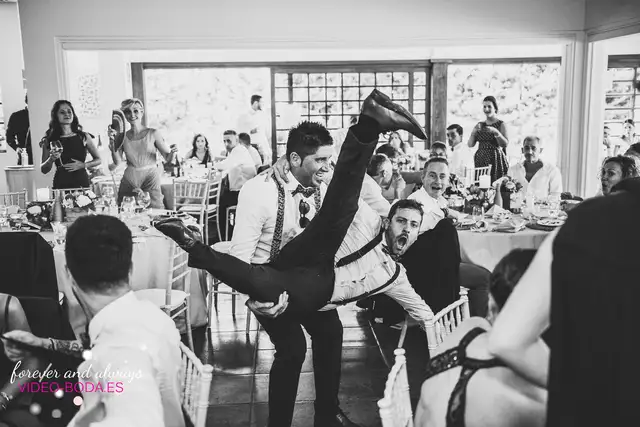 Reportaje boda tamara Asis Sauces Olimar Chiva BW banquete divertidas portada