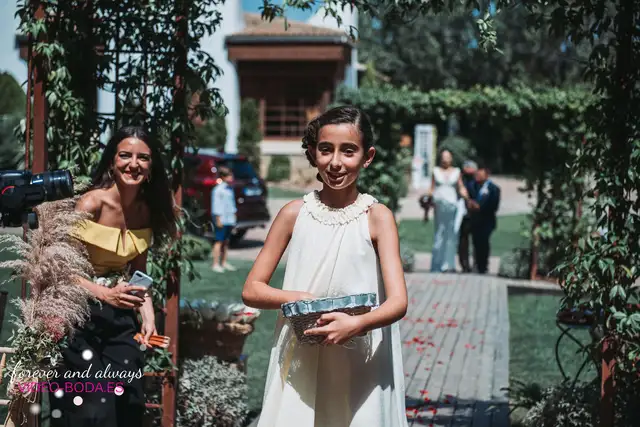 Reportaje boda tamara Asis Sauces Olimar Chiva Salida / Entrada