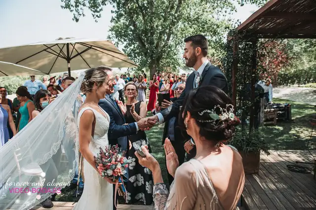 Reportaje boda tamara Asis Sauces Olimar Chiva Salida / Entrada