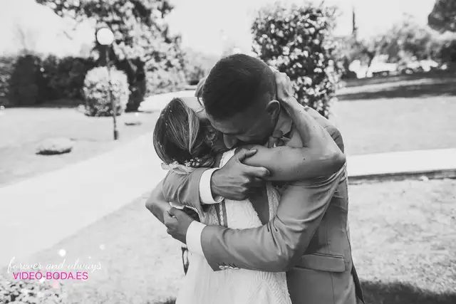 Reportaje boda tamara Asis Sauces Olimar Chiva salida ceremonia