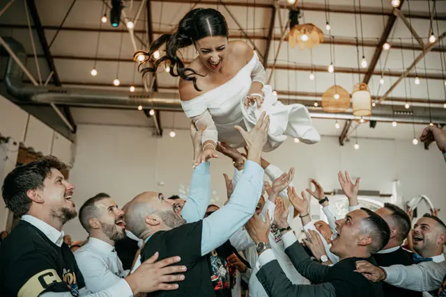 Boda de Yoanna y Héctor en El Mas de Anna, Alginet banquete divertidas portada