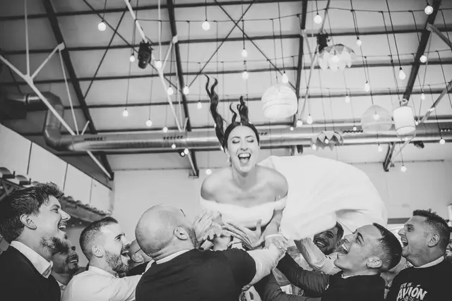 Boda de Yoanna y Héctor en El Mas de Anna, Alginet BW banquete divertidas portada