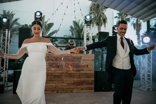 Boda de Yoanna y Héctor en El Mas de Anna, Alginet baile nupcial