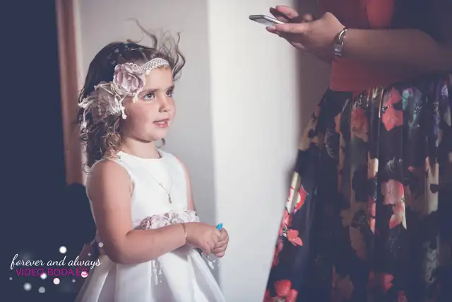 fotografía niña anillos boda