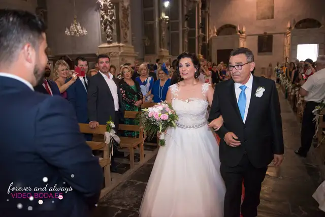 fotografía llegada novia